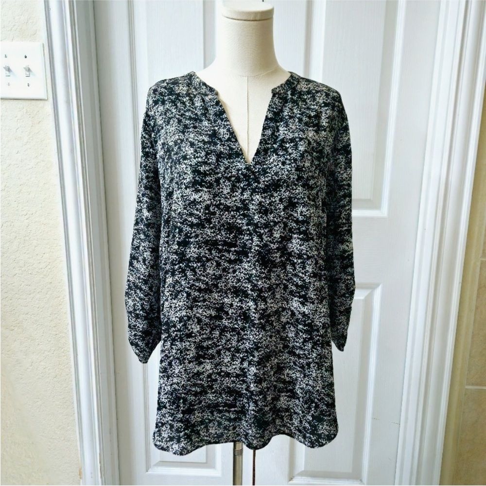 Decree Hi Low V Neck Black and White Tunic Top